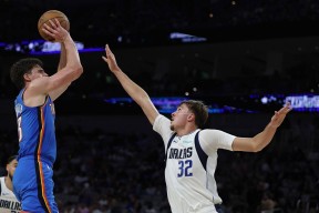 开云-关于浓眉哥回归赛场，逆转首场状态亮眼，独行侠观众沸腾！的信息