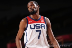 开云体育-关于杜兰特回归赛场，高光表现首场状态亮眼，美国队观众沸腾！的信息