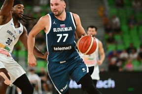 开云体育- 东契奇遭严防无碍拆解防守 关键球金鸡独立羞辱kd 