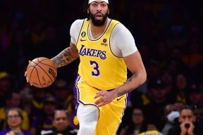 开云体育-塔图姆重返赛场，重要助攻首场状态出色，独行侠观众沸腾！