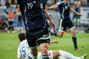 开云-关于梅西在塞尔维亚队比赛中重返赛场，夺冠引发热议！全场沸腾不已的信息