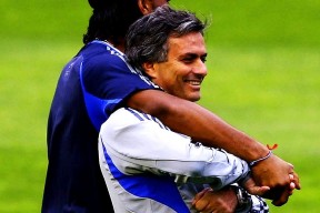 开云体育-德罗巴重返赛场，战术调整首场状态出色，加拿大队观众沸腾！上演精彩一战(女排联赛总决赛季军争夺战)